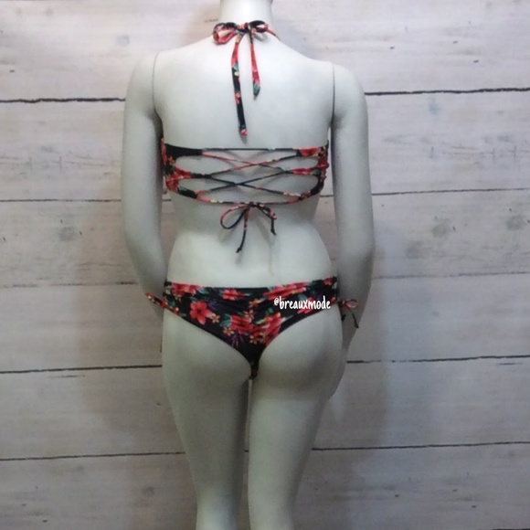 [Medium] Floral Peek A Boo Monokini - Picture 3 of 3